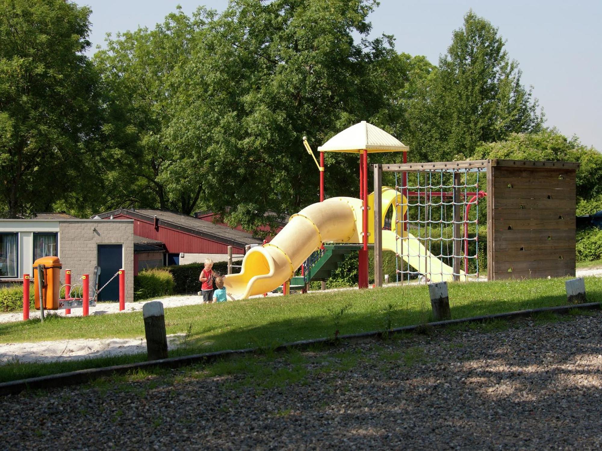 Nice Bungalow With Sauna And Bubble Bath, On A Holiday Park, 4 Km Valkenburg Villa Walem Bagian luar foto