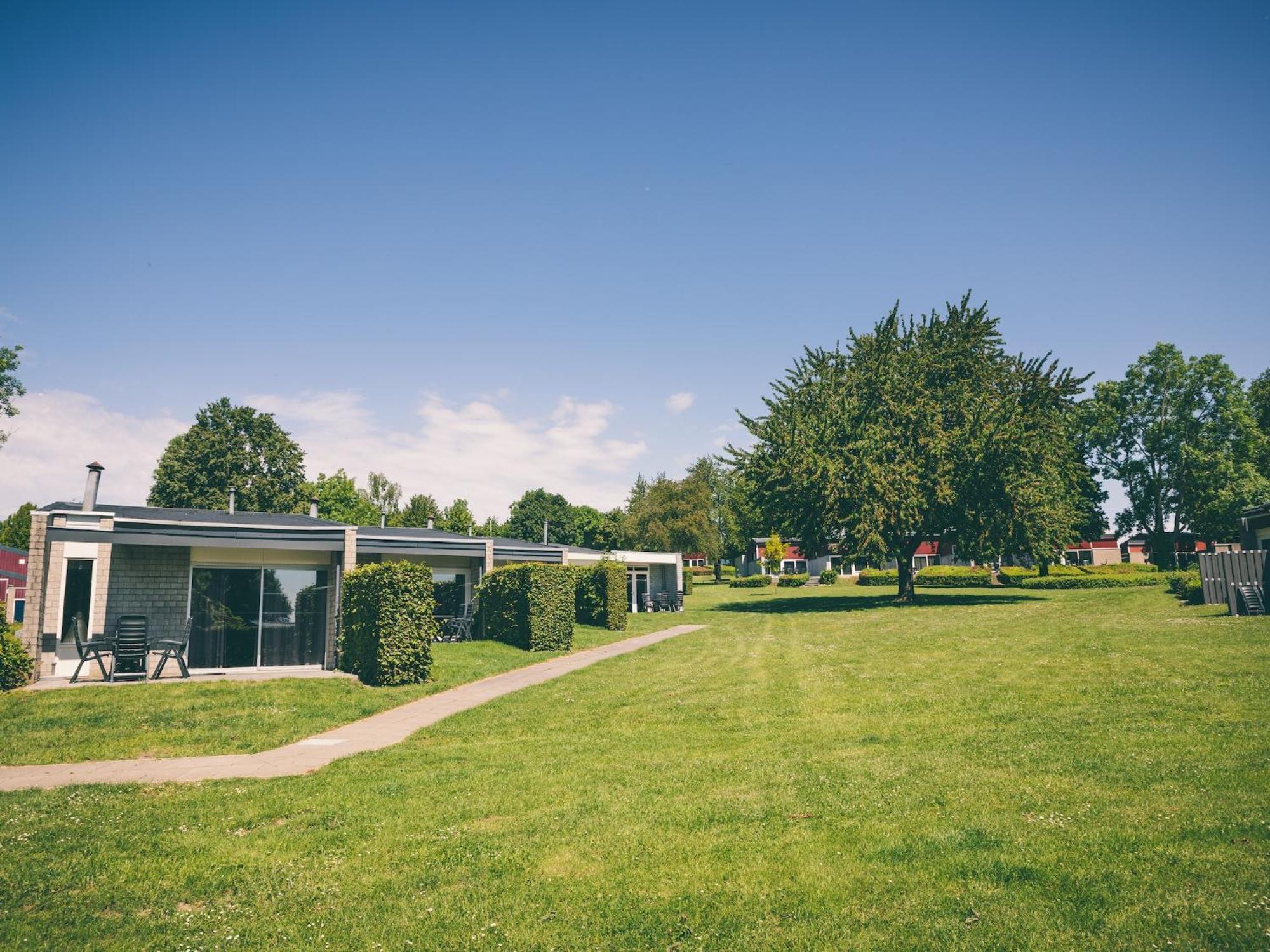 Nice Bungalow With Sauna And Bubble Bath, On A Holiday Park, 4 Km Valkenburg Villa Walem Bagian luar foto