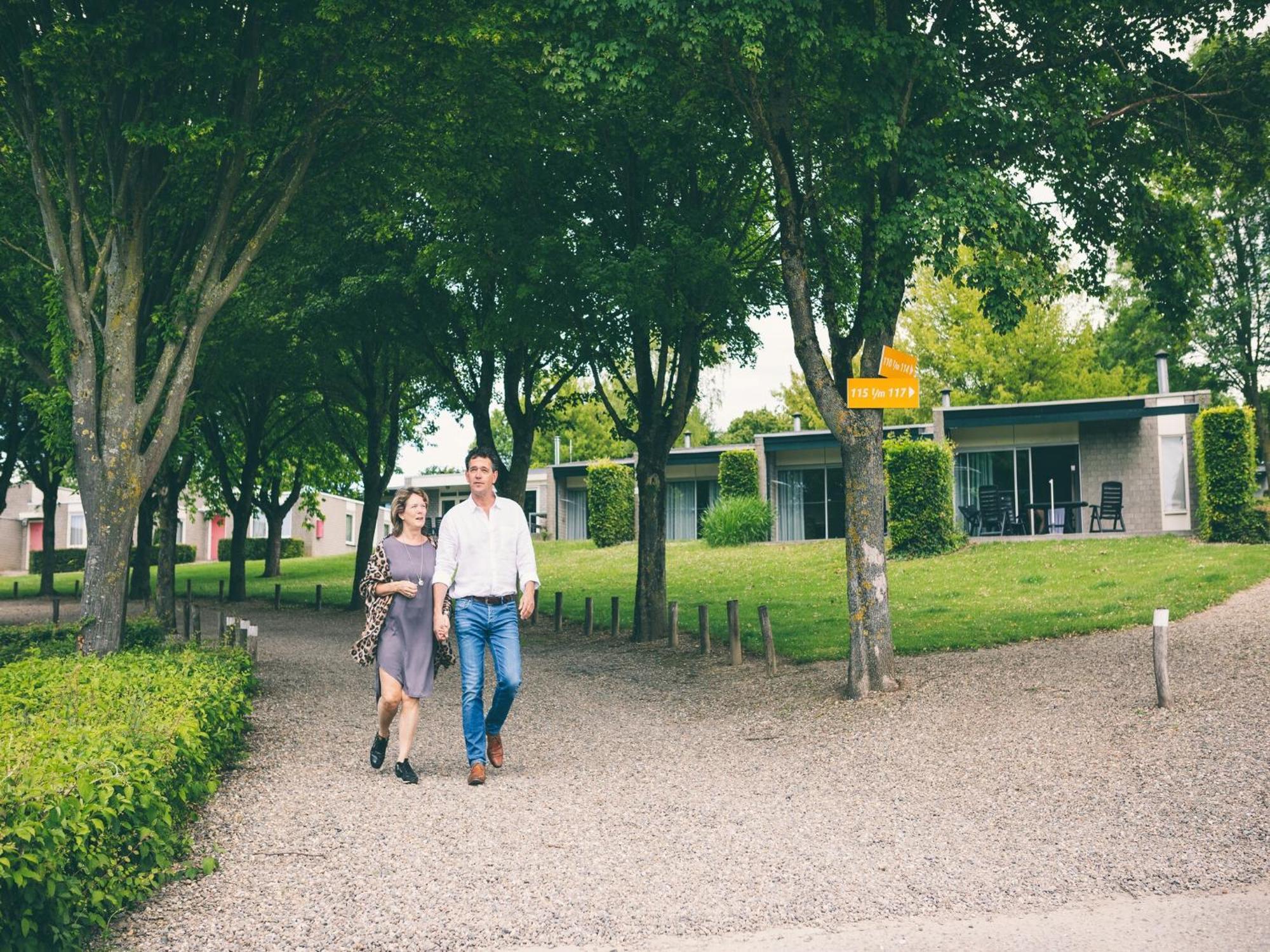 Nice Bungalow With Sauna And Bubble Bath, On A Holiday Park, 4 Km Valkenburg Villa Walem Bagian luar foto