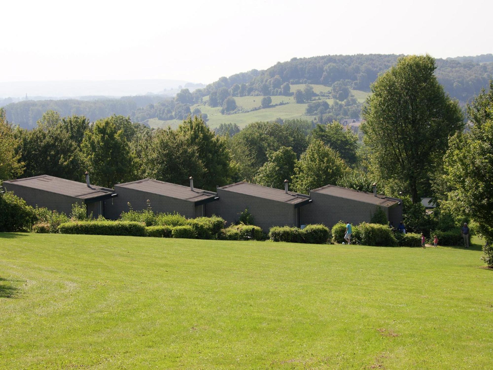 Nice Bungalow With Sauna And Bubble Bath, On A Holiday Park, 4 Km Valkenburg Villa Walem Bagian luar foto